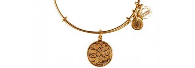 Mothersday, Mothersdaygiftguide, gifts, mom, may, jewelry, alexandani,kennethcole,prada,williamssonoma